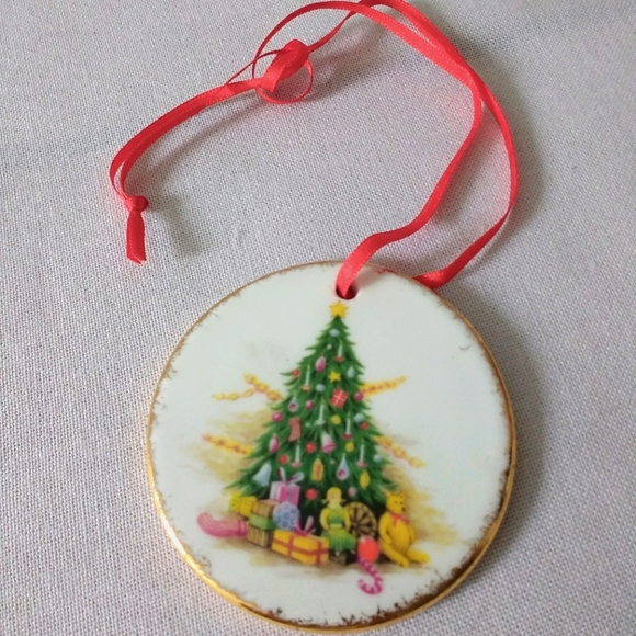 Royal Albert "Christmas Magic" Round Ornament - Picture 1 of 6